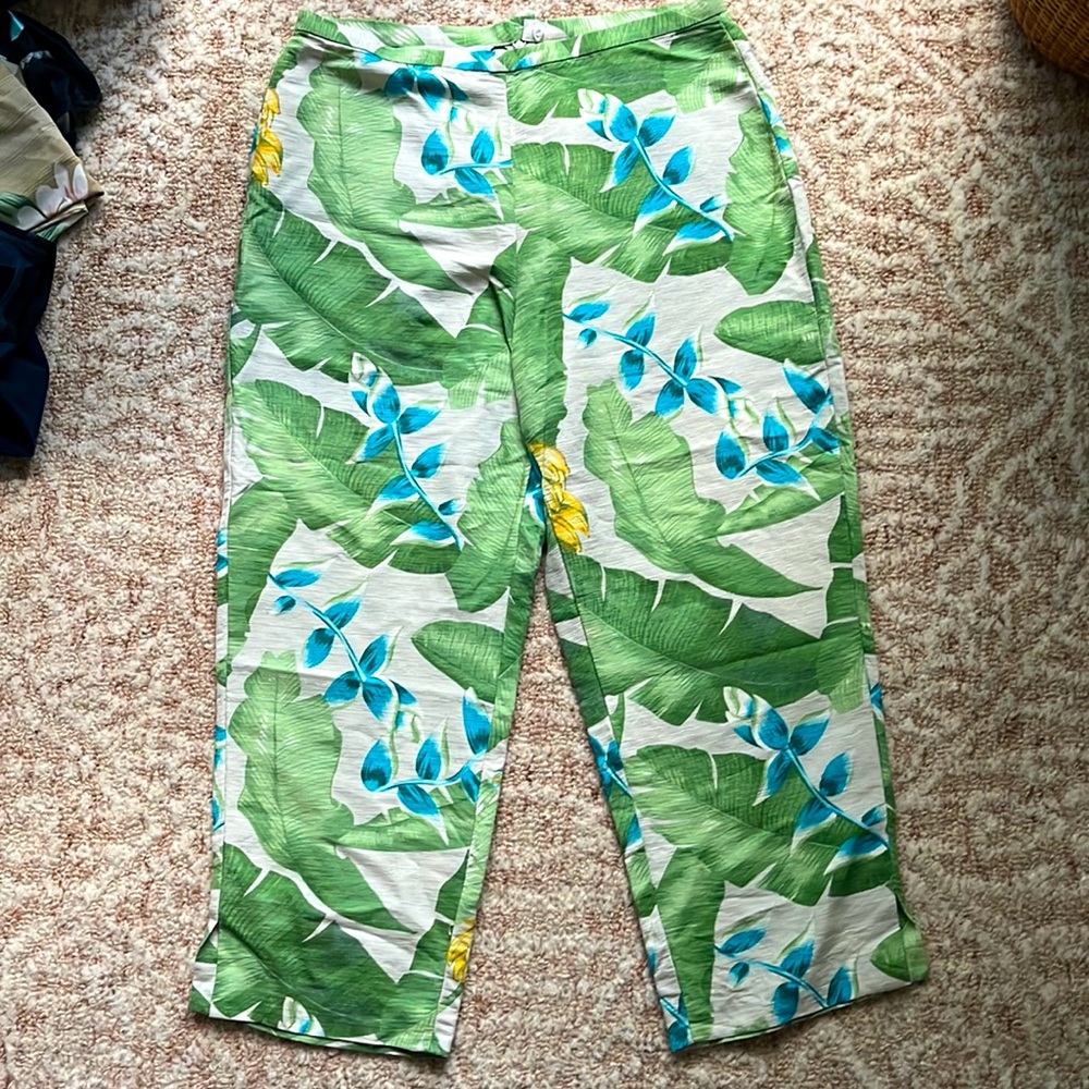 Tommy Bahama size 6 silk crop pants